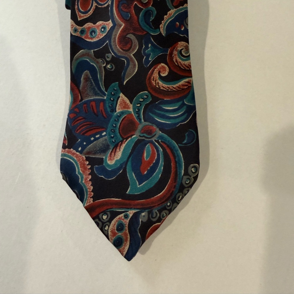 London Fog Paisley Tie in Blue and Red